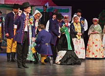 Z okazji jubileuszu zespół Śląsk i aktorzy z naszego regionu przygotowali inscenizację „Wesela na Górnyn Śląsku” Stanisława Ligonia