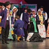 Z okazji jubileuszu zespół Śląsk i aktorzy z naszego regionu przygotowali inscenizację „Wesela na Górnyn Śląsku” Stanisława Ligonia