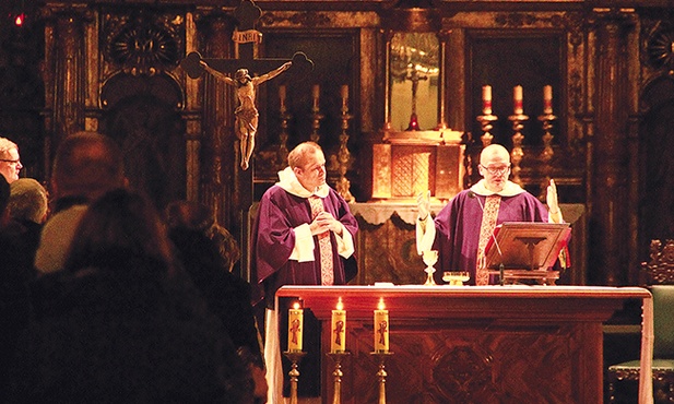 Rekolekcje dla par niesakramentalnych prowadził dominikanin  o. Paweł Kozacki