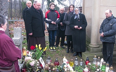 Modlitwa na cmentarzu przy grobie zakonnika poprzedziła Eucharystię w wadowickim Karmelu i wspólną agapę. Mszy św. przewodniczył o. prof. Wiesław Kiwior, postulator procesu beatyfikacyjnego o. Rudolfa Warzechy