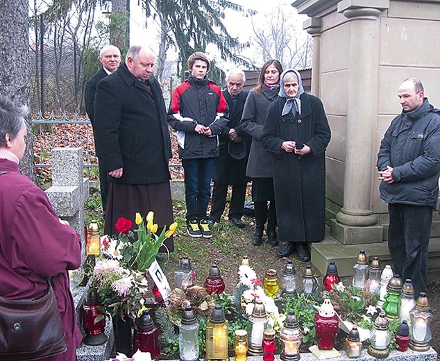 Modlitwa na cmentarzu przy grobie zakonnika poprzedziła Eucharystię w wadowickim Karmelu i wspólną agapę. Mszy św. przewodniczył o. prof. Wiesław Kiwior, postulator procesu beatyfikacyjnego o. Rudolfa Warzechy