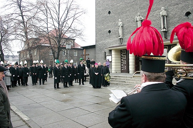 – Jeszcze nie wszystko stracone, gdy gra orkiestra górnicza i gdy idą górnicze sztandary – mówił w Gliwicach-Sośnicy bp Gerard Kusz