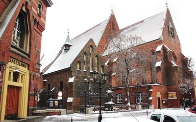 Budynek szkoły i kościół – z pozostałą po dominikanach kaplicą św. Jacka