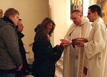  W Pile w parafii Najświętszej Maryi Panny Wspomożenia Wiernych młodzi z całej diecezji zdecydowali się wejść na drogę deuterokatechumenatu 