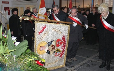 13 grudnia jak co roku zostaną złożone kwiaty w miejscach pamięci reżimu