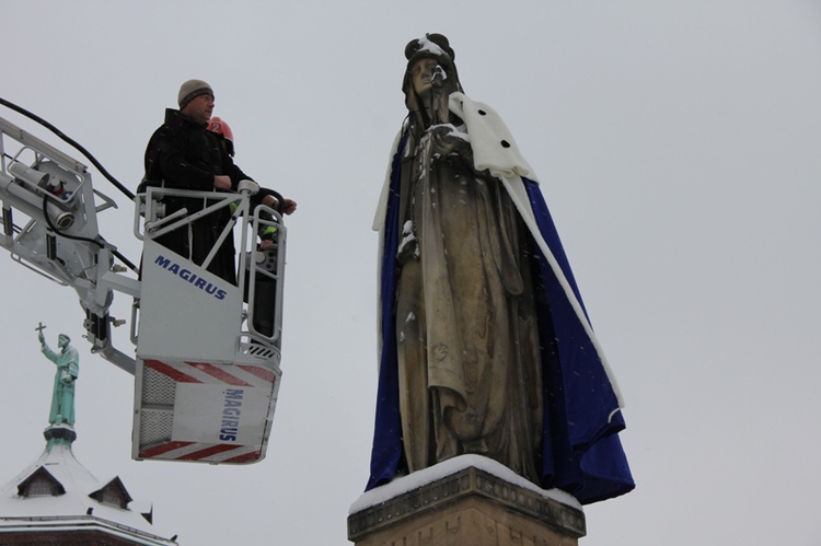 Ubieranie Jadwigi u franciszkanów