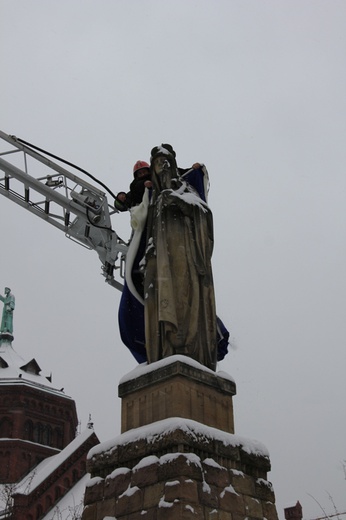 Ubieranie Jadwigi u franciszkanów