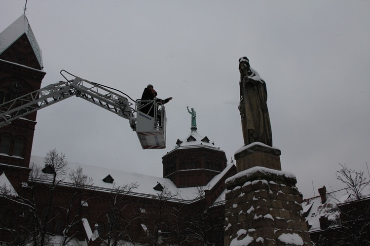 Ubieranie Jadwigi u franciszkanów