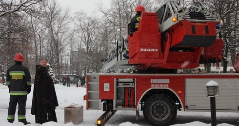 Ubieranie Jadwigi u franciszkanów