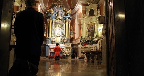 Jednym z miejsc, w których można uzyskać odpust, jest kaplica Narodzenia NMP w Domaniewicach