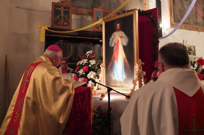 Peregrynacja obrazu Jezusa Miłosiernego w parafii pw. św. Jana Chrzciciela w Kurowie Wielkim