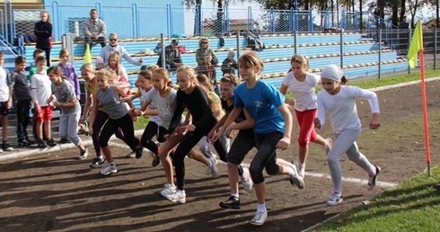 W dziesiątym Memoriale im. ks. Józefa Londzina zawodnicy ściagali się w biegach przełajowych