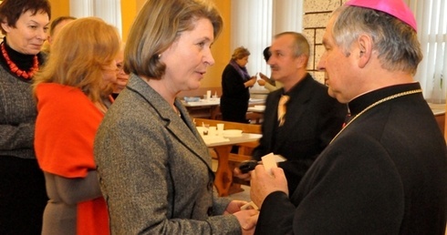 Opłatkiem z nauczycielami i wychowawcami podzielił się bp Henryk Tomasik