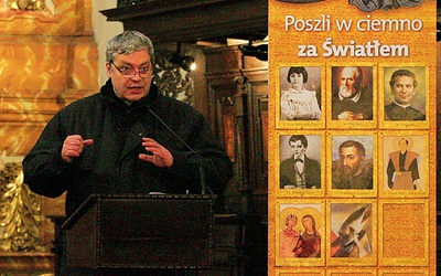  Licznie zgromadzeni w bazylice słuchacze przekonali się o mocy charyzmatu ks. Pawlukiewicza 