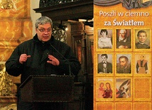  Licznie zgromadzeni w bazylice słuchacze przekonali się o mocy charyzmatu ks. Pawlukiewicza 