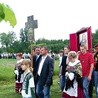  Drogą krzyżową szlakiem jej męczeństwa w Wał Rudzie każdego 18 dnia miesiąca idą tysiące ludzi...