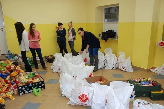 Caritas przygotowało blisko 300 paczek żywnościowych