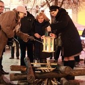 Betlejemskie Światełko Pokoju na Długim Targu w Gdańsku