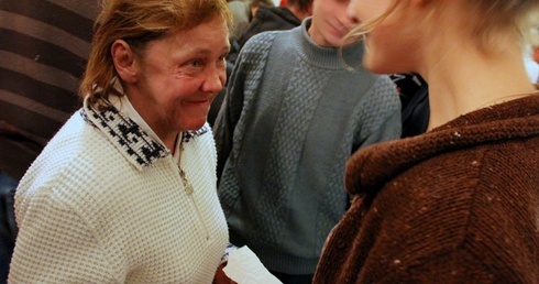 Wigilia ubogich w podziemiach kościoła Wszystkich Świętych w Warszawie