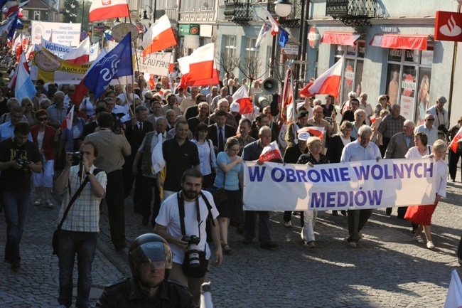 28 kwietnia. Ulicami Radomia przeszedł marsz w obronie wolnych mediów