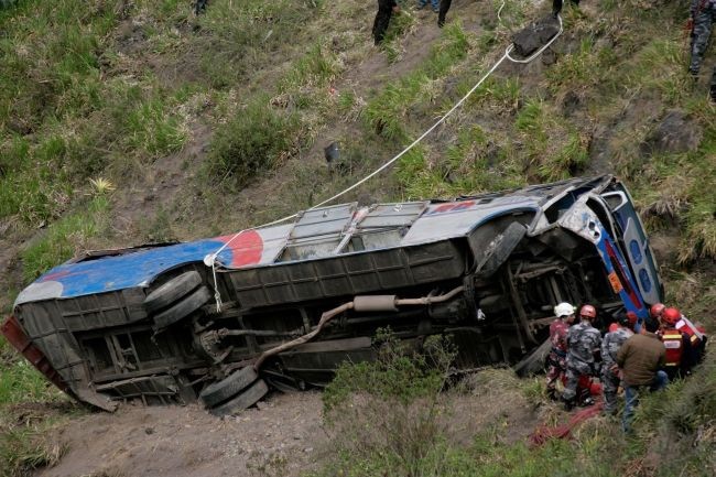 Autobus spadł w przepaść, 13 zabitych