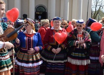 Seniorzy żyją pełnią życia