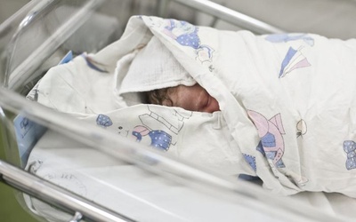 Szpital więzi matki nie mające na opłacenie porodu
