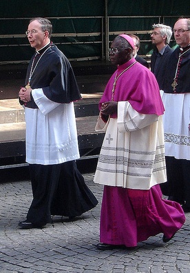 Eucharystia, zgiełk i podział na role