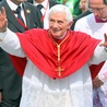 Benedykt XVI pobłogosławił, raka nie ma