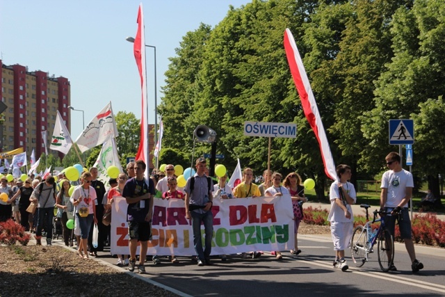 Pierwszy diecezjalny Marsz dla Życia i Rodziny - w Oświęcimiu