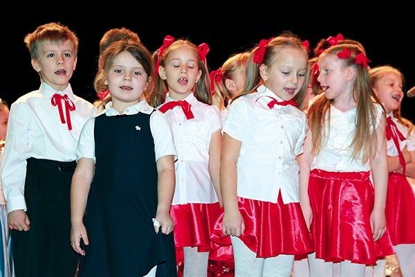  Skierniewice, 22 grudnia. W kinoteatrze „Polonez” odbył się koncert kolęd wzbogacony pierwszym aktem „Betlejem polskiego”