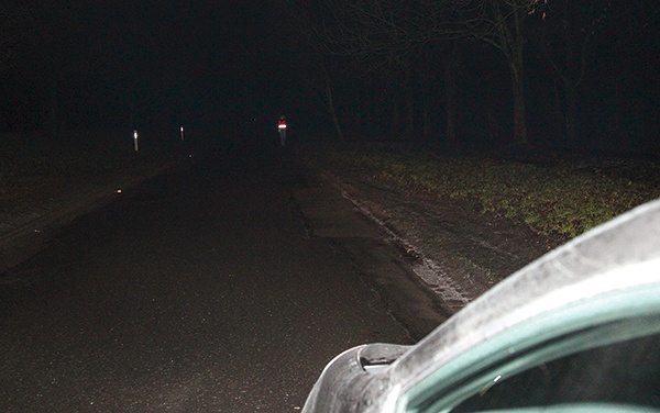  Nawet na nieoświetlonej drodze kierowca zauważy pieszego wyposażonego w kamizelkę odblaskową z odległości ok. 150 m 