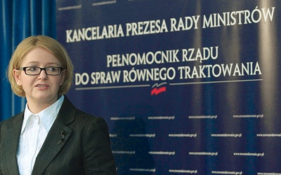  Pełnomocniczka rządu do spraw równego traktowania Agnieszka Kozłowska--Rajewicz w imieniu rządu podpisała kontrowersyjną Konwencję Rady Europy o zapobieganiu i zwalczaniu przemocy wobec kobiet oraz przemocy domowej
