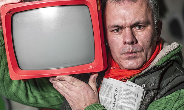Robert Mazurek jest dziennikarzem, publicystą i felietonistą. Pisał m.in. w „Życiu”, „Wprost”, „Dzienniku”, „Rzeczpospolitej” oraz „Uważam Rze”, a obecnie w „W sieci”. Uczy dziennikarstwa na Uniwersytecie Warszawskim, w 2010 roku został laureatem Złotej Ryby, nagrody im. Macieja Rybińskiego dla najlepszych felietonistów. Ma 41 lat, jest żonaty i ma trójkę dzieci.