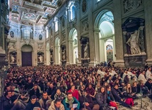 Początek 35. Europejskiego Spotkania Młodych w Rzymie – modlitwa w bazylice św. Jana na Lateranie