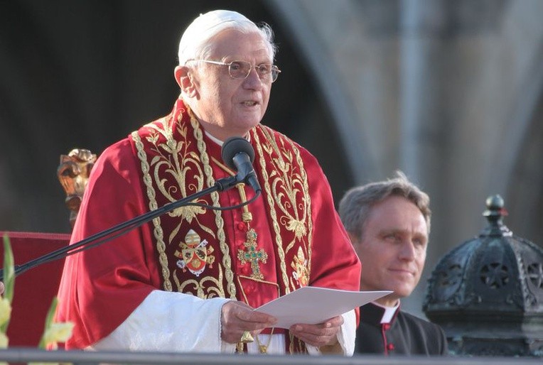 Abp Gänswein szuka nieznanych krewnych-spadkobierców Benedykta XVI