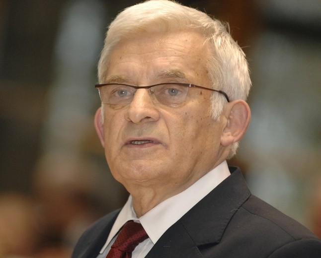 Buzek szefem Rady Instytutu Adama Mickiewicza