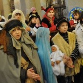 – Wiarę trzeba nosić po domach, jak wy to robicie – przypomniał małym misjonarzom w katedrze ks. Grzegorz Mierzejewski, odpowiedzialny w diecezji za duszpasterstwo misyjne