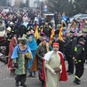 Trzej królowie przywiedli orszak rypinian do stajenki przy kościele parafii pw. św. Stanisława Kostki