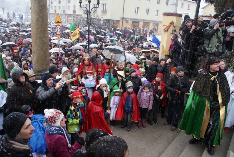 Tychy - orszak w padającym śniegu