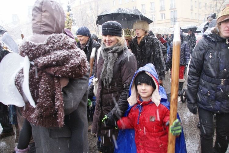 Tychy - orszak w padającym śniegu