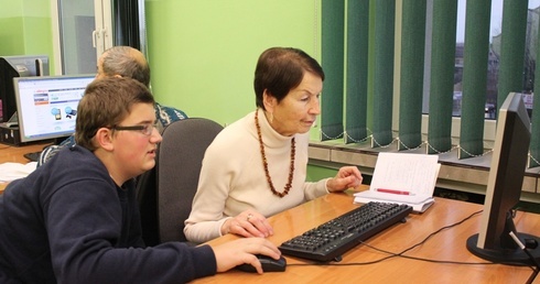 Nastolatkowie profesorami seniorów