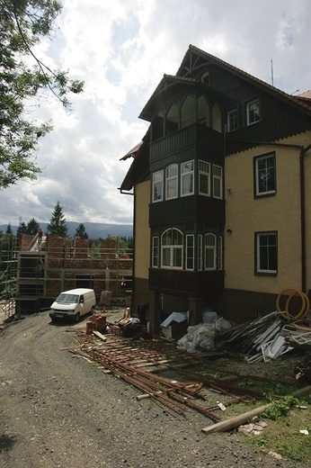  Jednym z większych  dzieł organizacji  jest budowa ośrodka  w Szklarskiej Porębie 