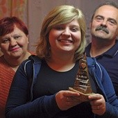 Kasia Stępień i jej rodzice otrzymali „statuę ocalenia” od Szczepana Kowalskiego 