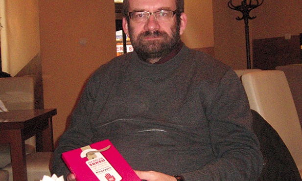  – Nawet najbardziej zapracowane małżeństwo powinno znaleźć czas na romantyczną randkę, np. kolację albo filiżankę czekolady. By nagle nie zacząć mijać się w drzwiach – przekonuje o. Knotz