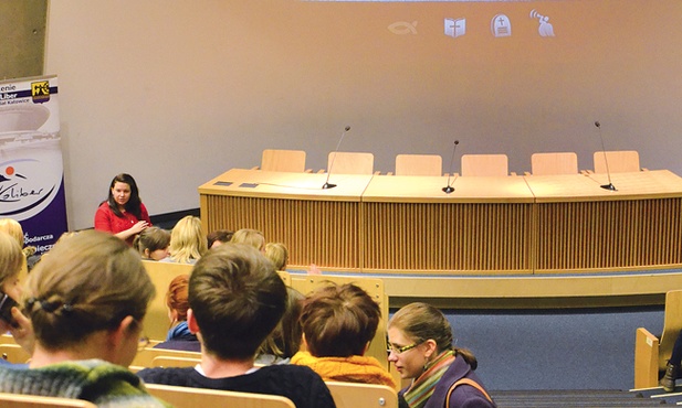  W pokazie zorganizowanym przez Stowarzyszenie „KoLiber” i Zakład Nauk o Rodzinie WTL UŚ wzięła udział duża grupa młodzieży – studentów i uczniów okolicznych szkół ponadgimnazjalnych