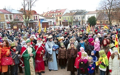 Trzej Królowie ze swą świtą