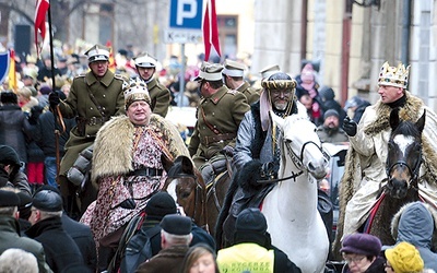  Barwny korowód do betlejemskiej szopki poprowadzili Mędrcy ze Wschodu 