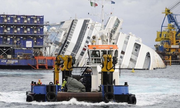 Rok temu wywróciła się Costa Concordia