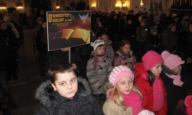 W tej  świątyni na Mszy św. studenci Uniwersytetu Biblijnego dla Dzieci spotykają się w każdą niedzielę